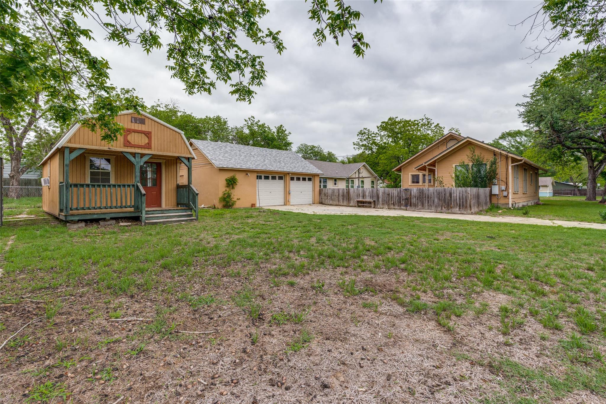 520 S Pecan Ave, Luling, TX 78648