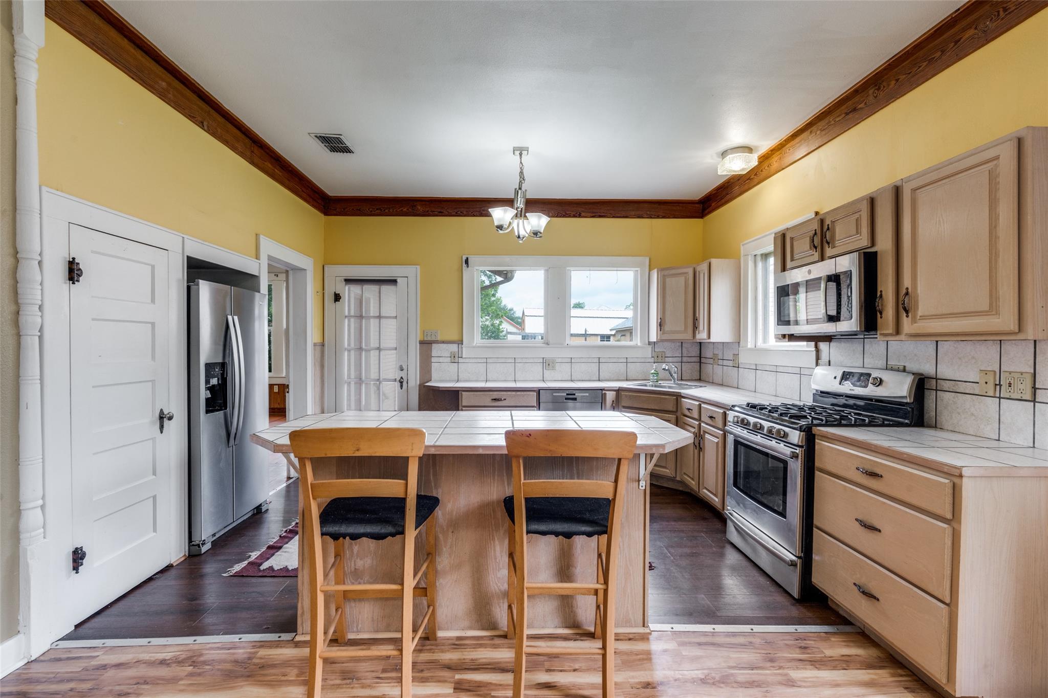 520 S Pecan Ave, Luling, TX 78648