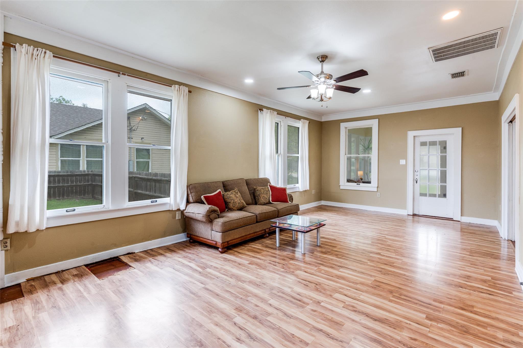 520 S Pecan Ave, Luling, TX 78648