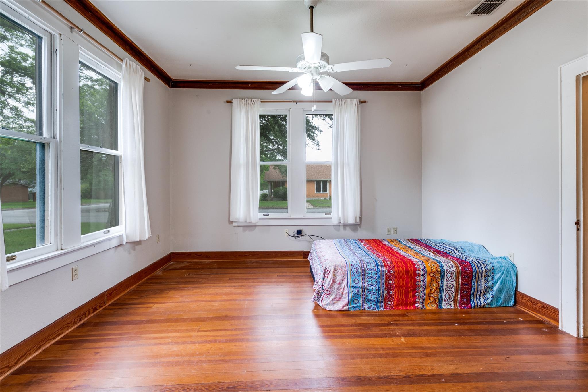 520 S Pecan Ave, Luling, TX 78648