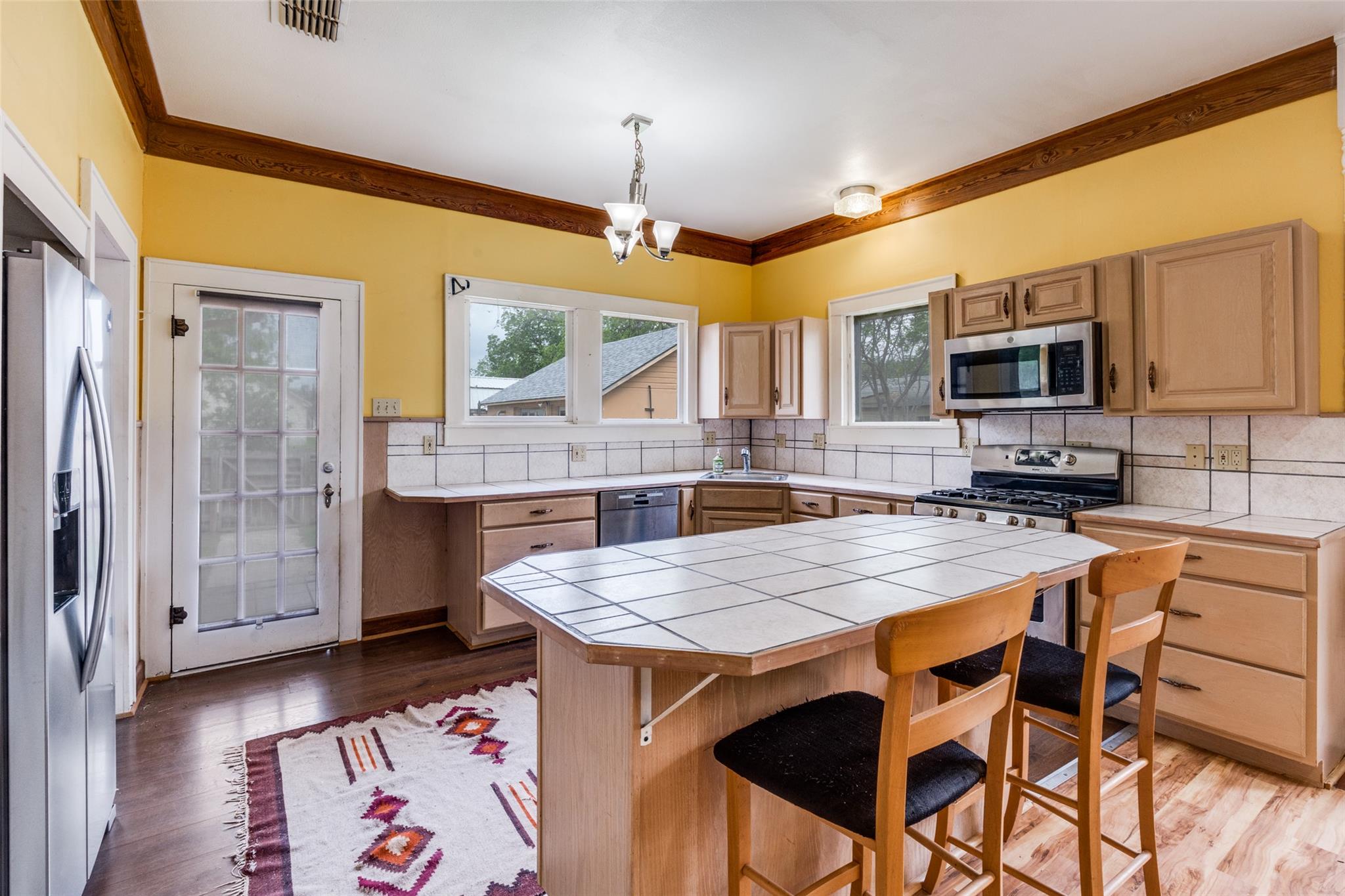 520 S Pecan Ave, Luling, TX 78648