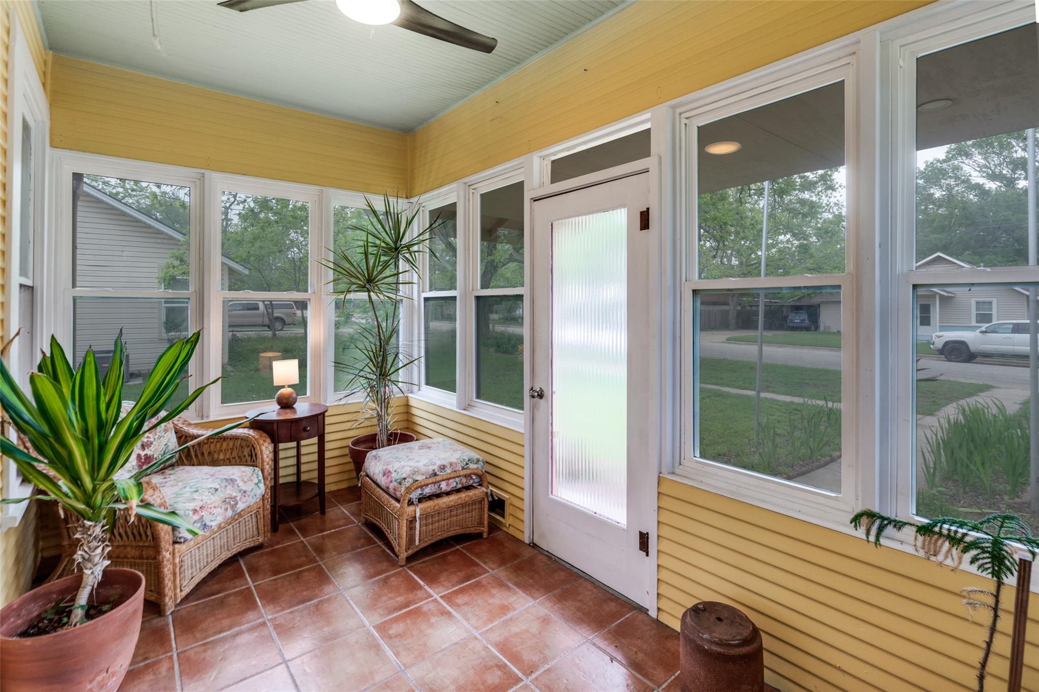 520 S Pecan Ave, Luling, TX 78648