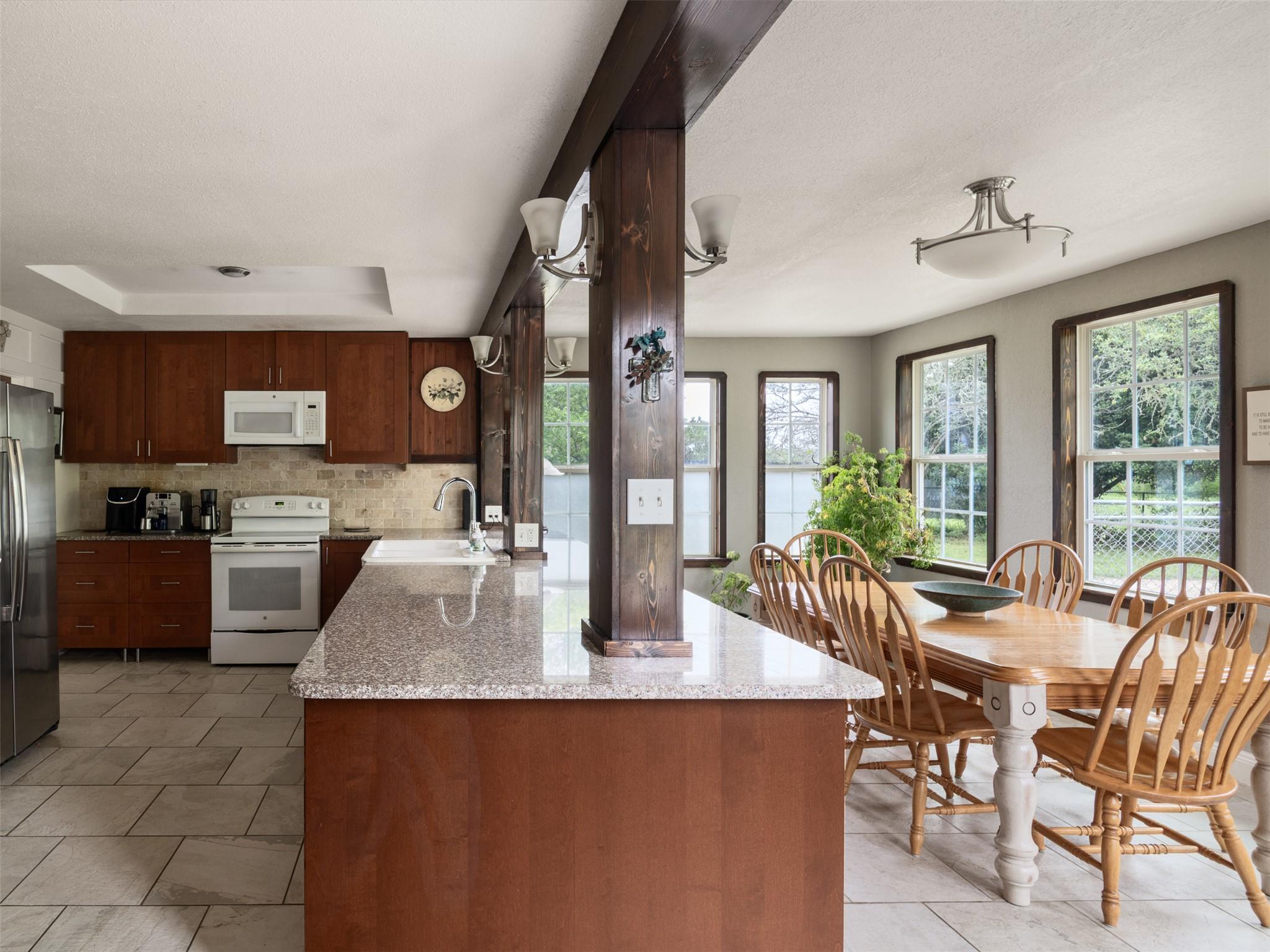 191 Bonnie Dr, Dripping Springs, TX 78620