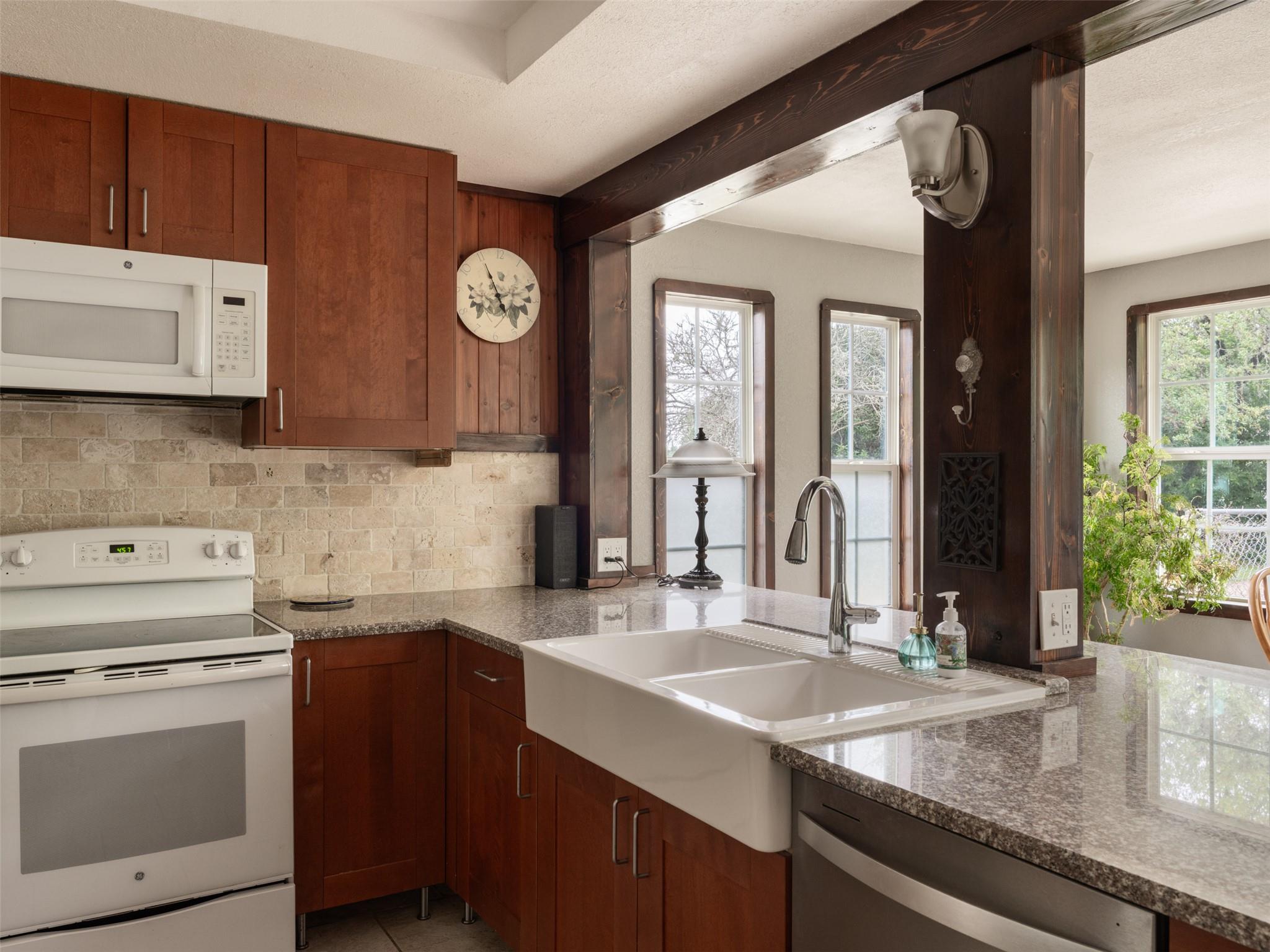 191 Bonnie Dr, Dripping Springs, TX 78620
