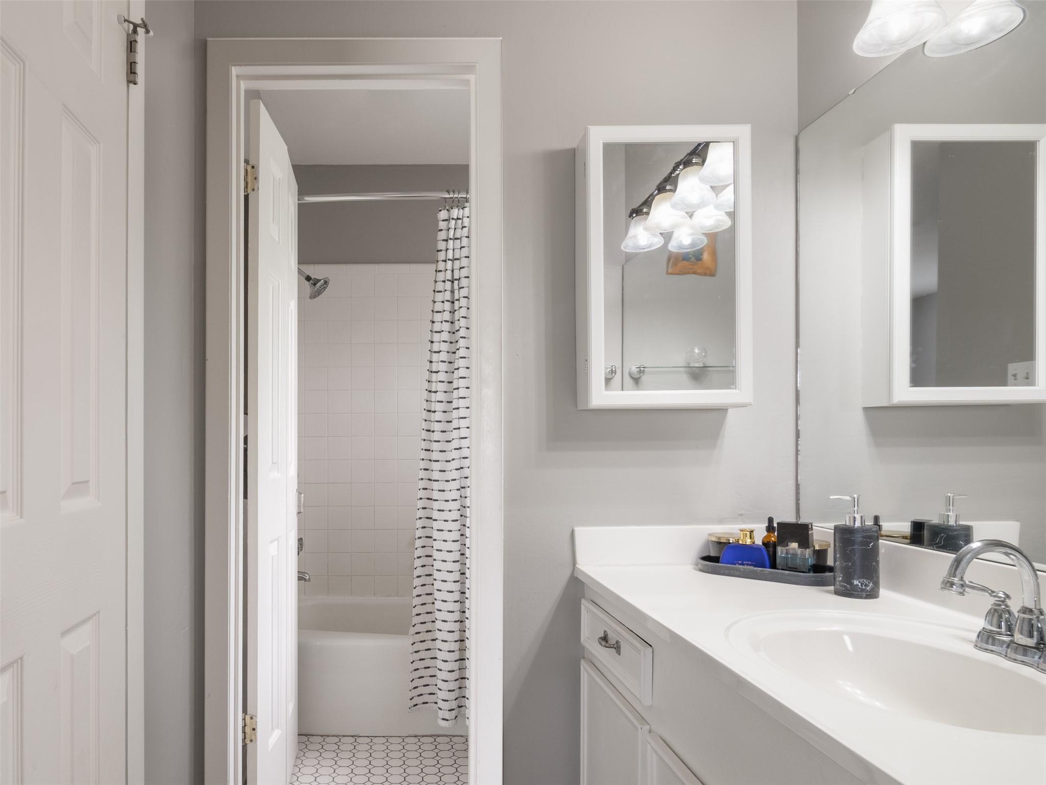 191 Bonnie Dr, Dripping Springs, TX 78620