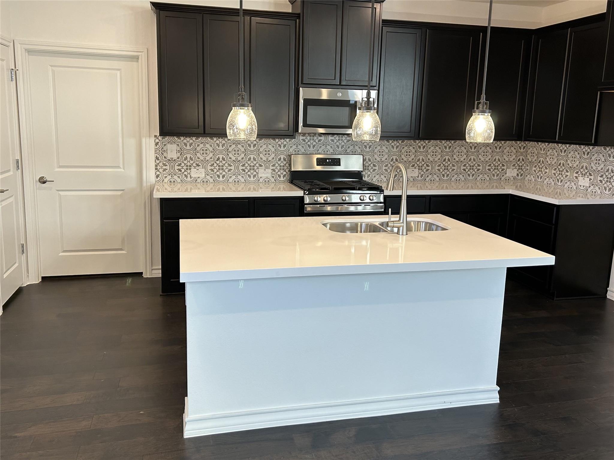 125 Watkinville Rd, Hutto, TX 78634