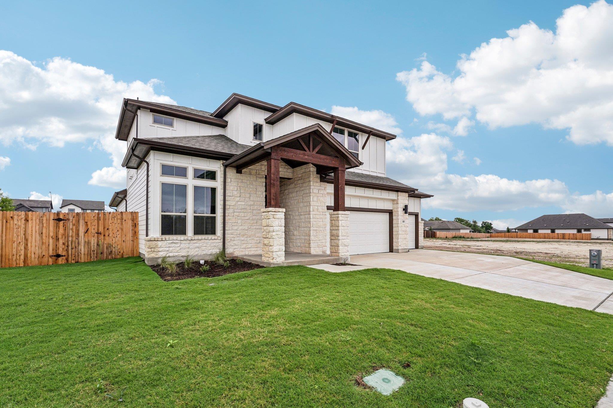 509 Treadwell Ln, Kyle, TX 78640