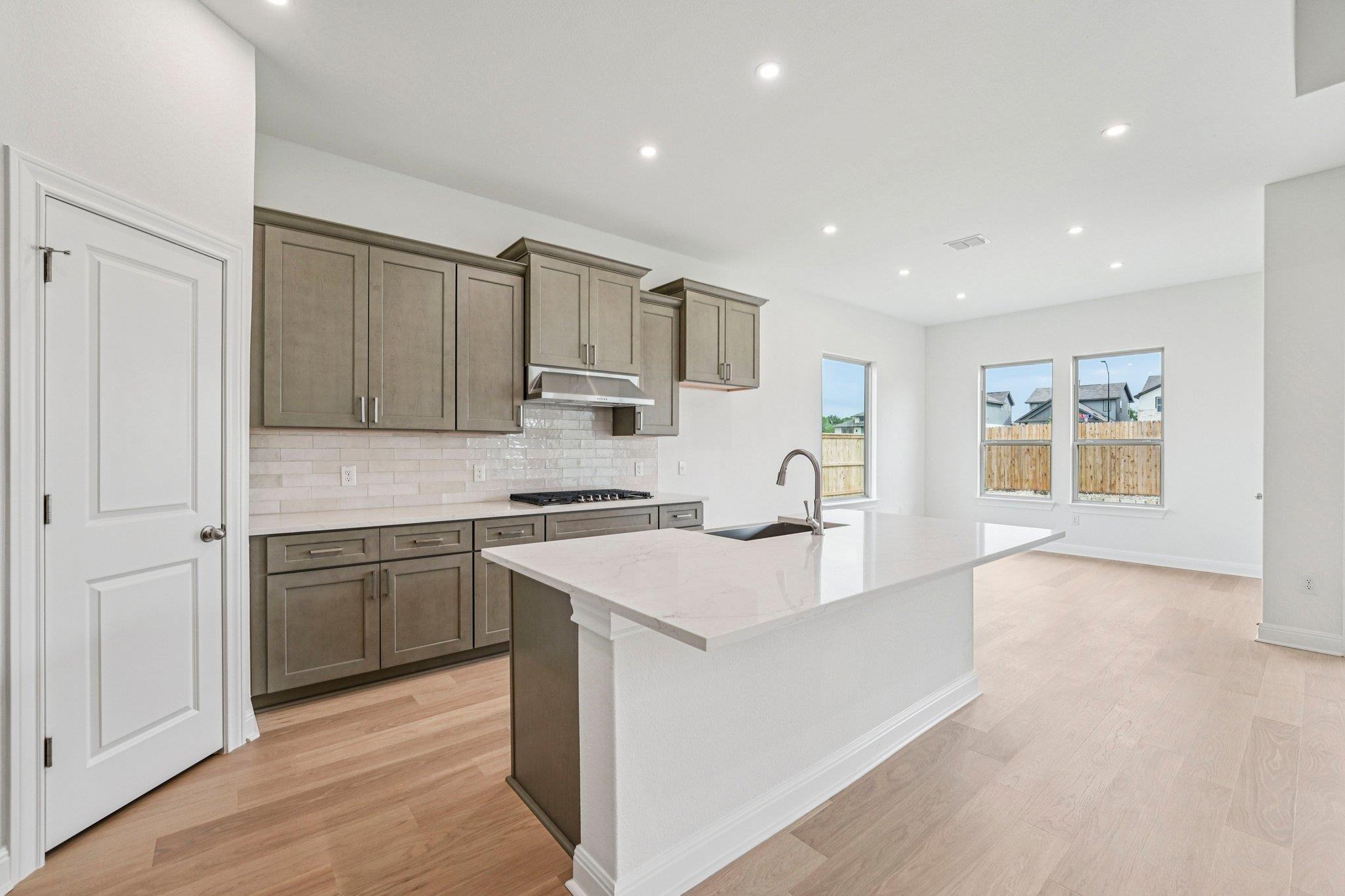 509 Treadwell Ln, Kyle, TX 78640