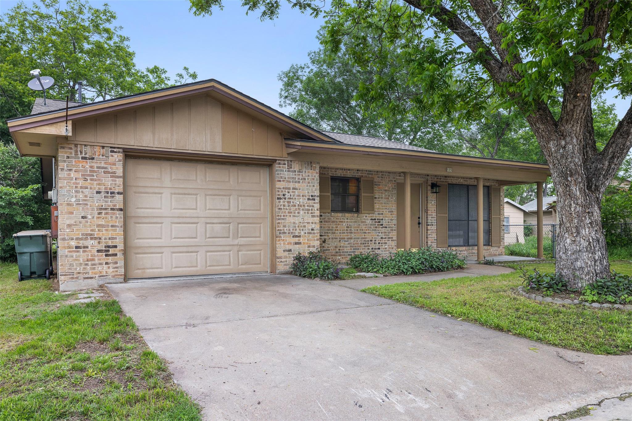 555 E Houston St, Giddings, TX 78942