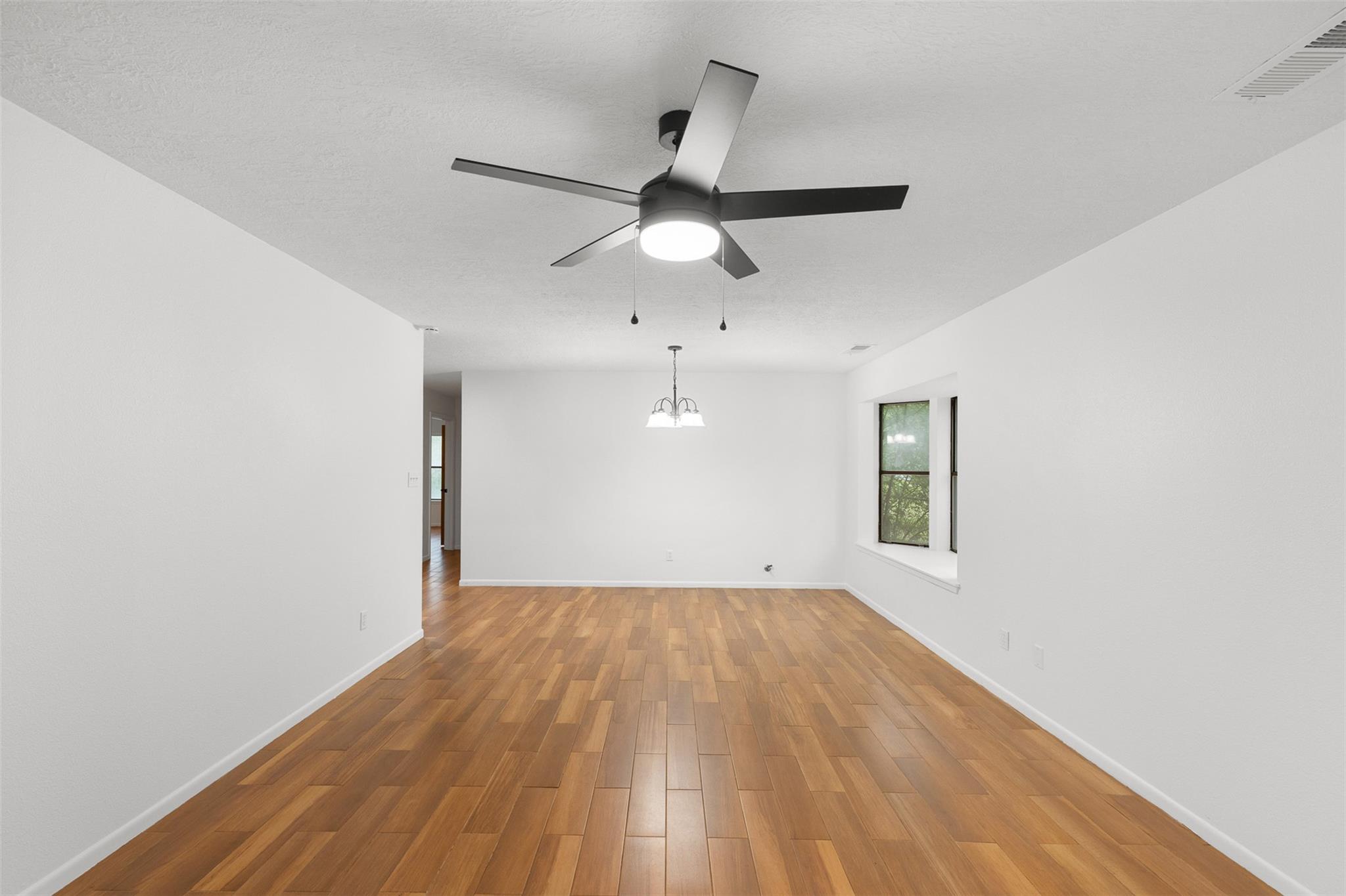 555 E Houston St, Giddings, TX 78942