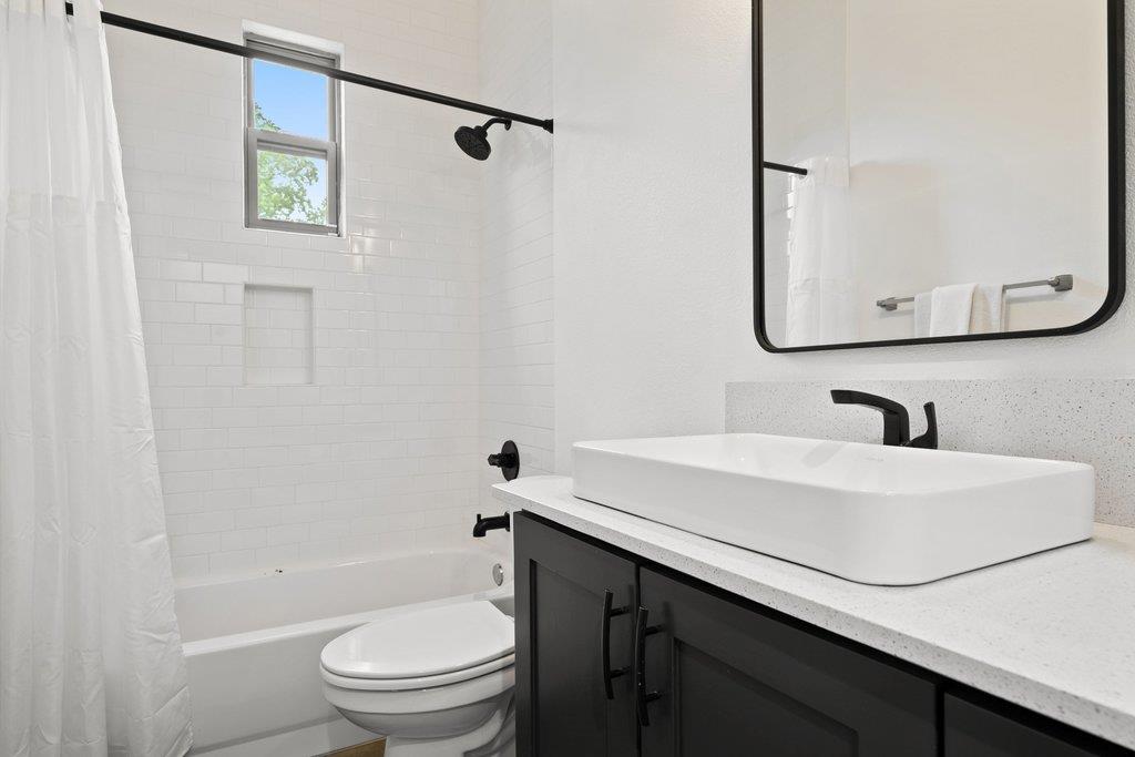 1131 Poquito St # A, Austin, TX 78702