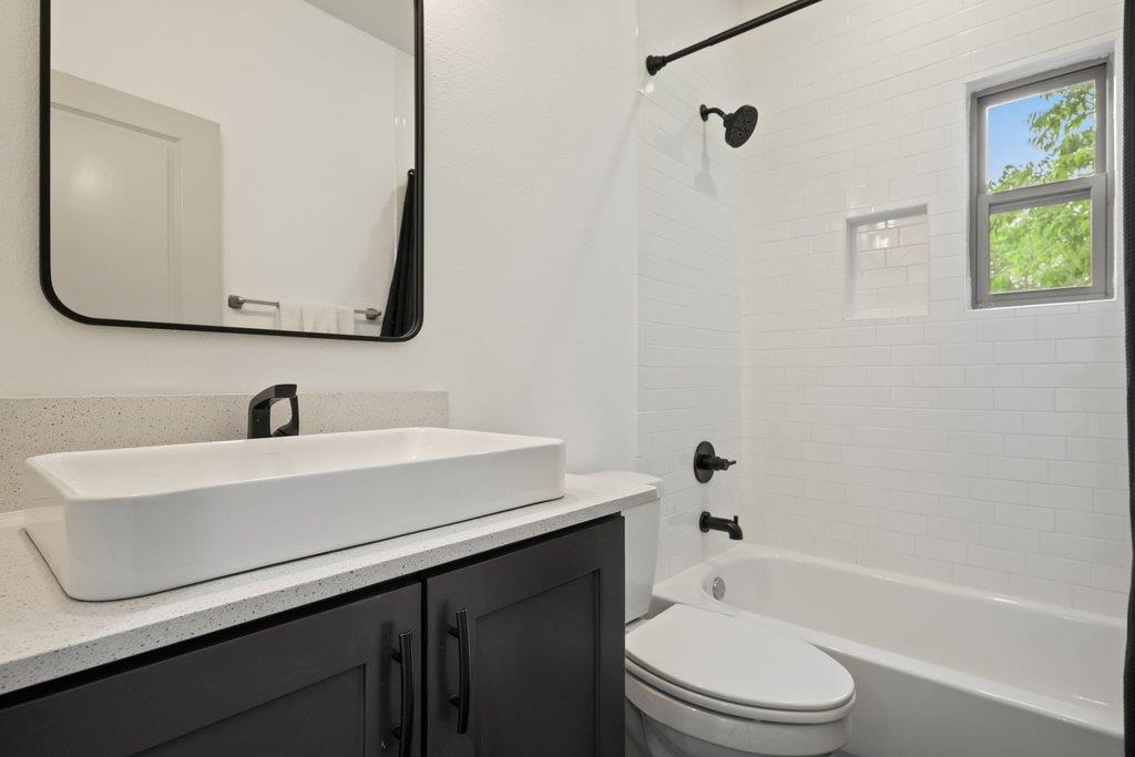 1131 Poquito St # A, Austin, TX 78702