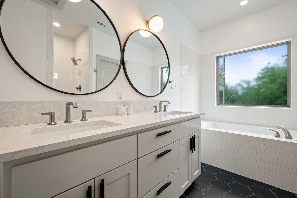 1131 Poquito St # A, Austin, TX 78702