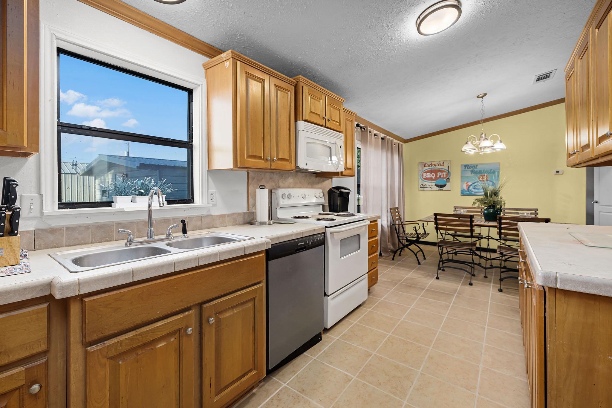 1761 Lcr 822, Groesbeck, TX 76642