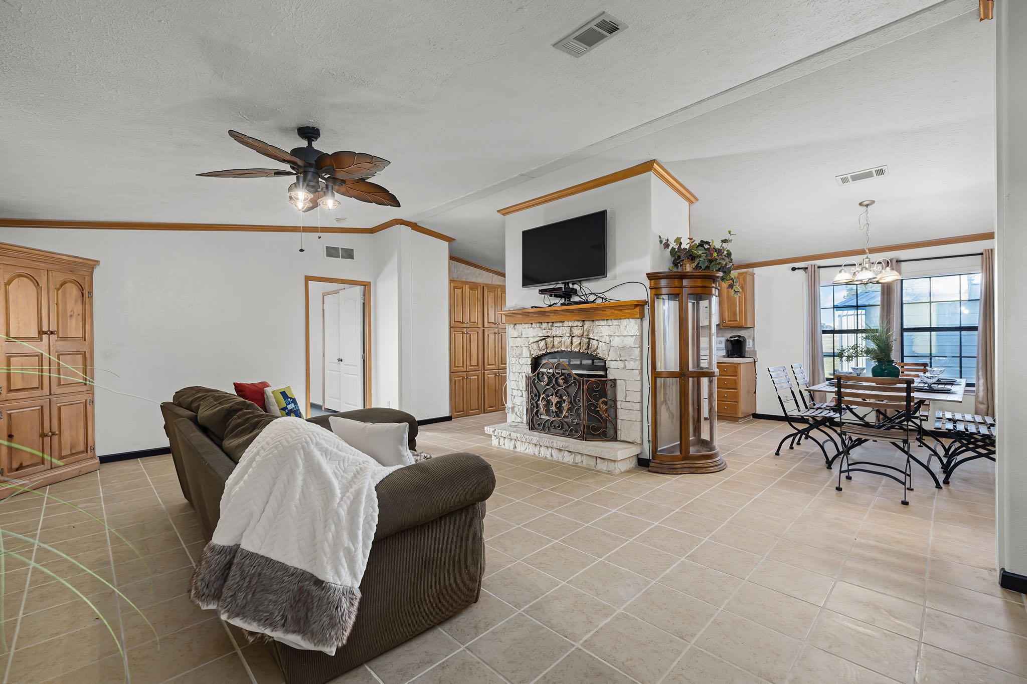 1761 Lcr 822, Groesbeck, TX 76642