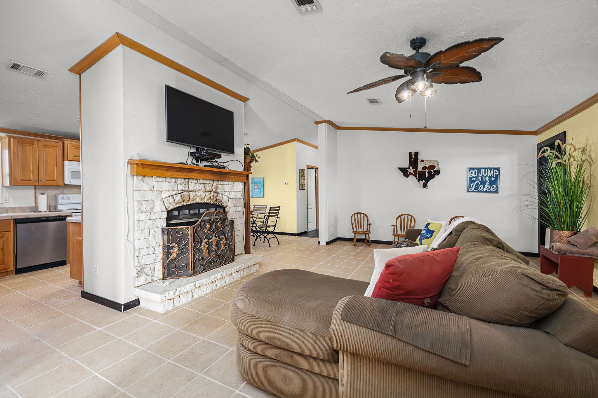 1761 Lcr 822, Groesbeck, TX 76642