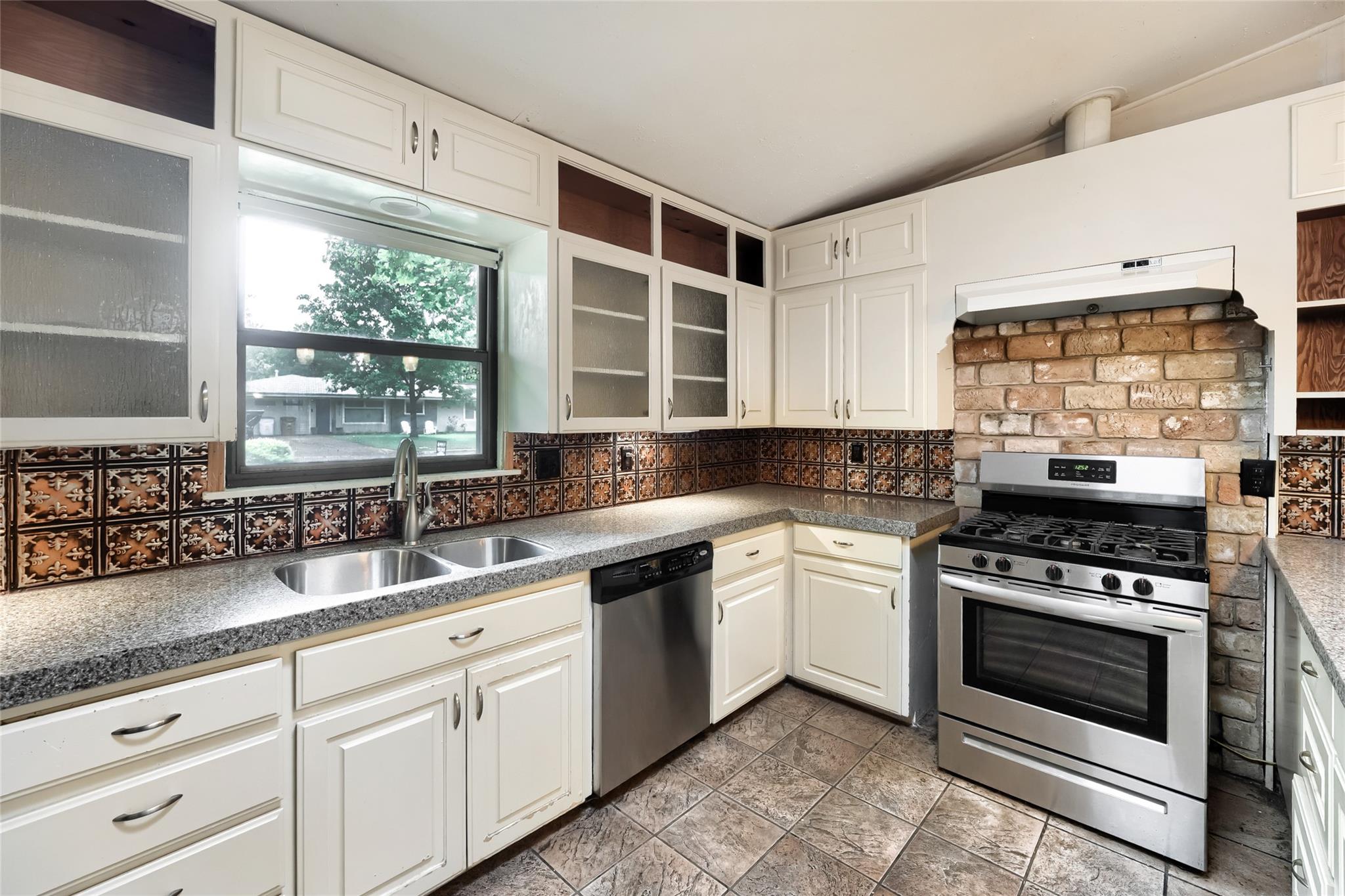 2703 Addison Ave, Austin, TX 78757