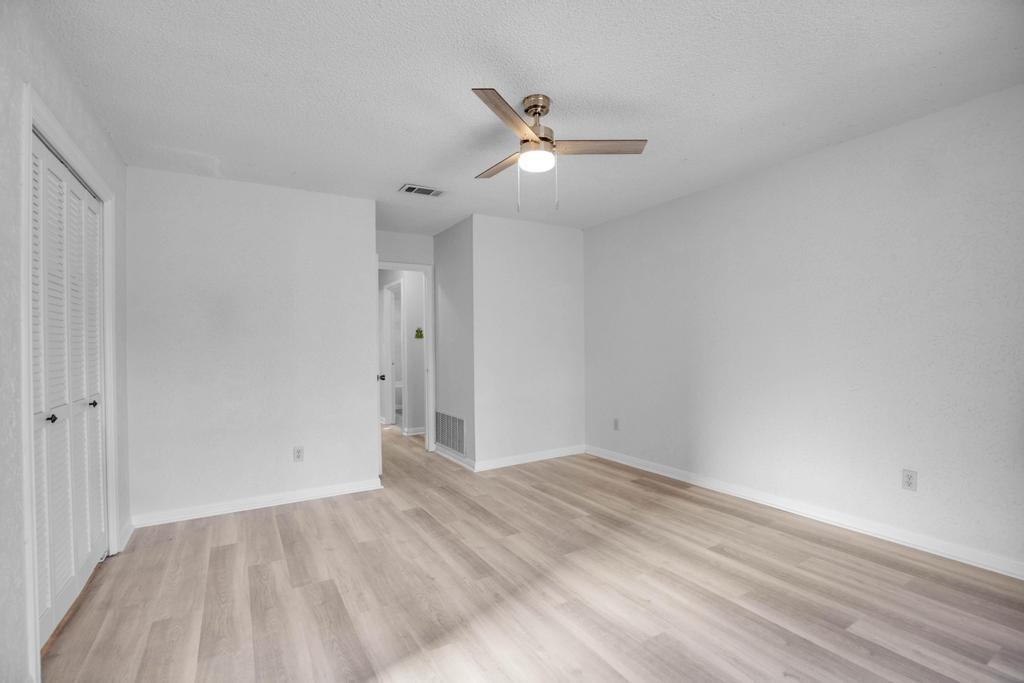 9427 Braeburn Gln, Austin, TX 78729