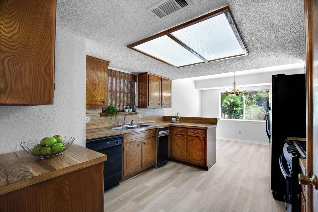 9427 Braeburn Gln, Austin, TX 78729