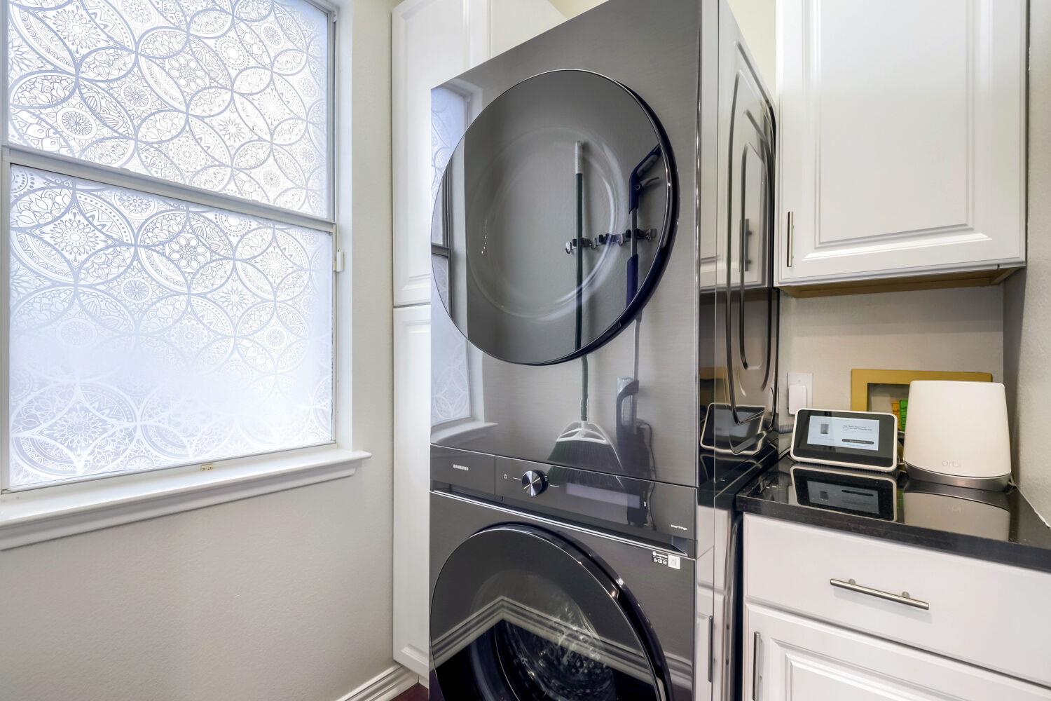 8215 Menlo Park Pl, Round Rock, TX 78681