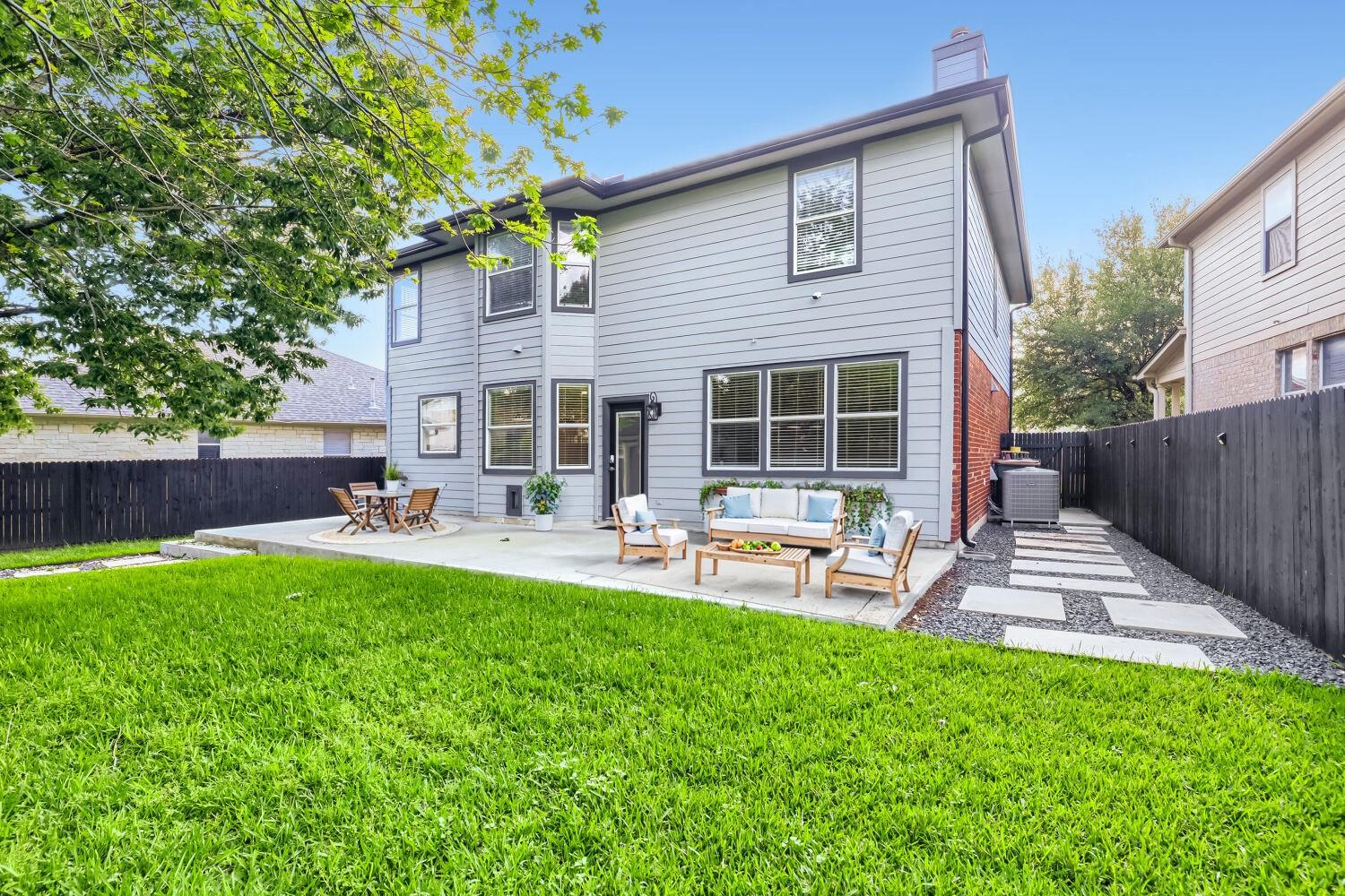 8215 Menlo Park Pl, Round Rock, TX 78681