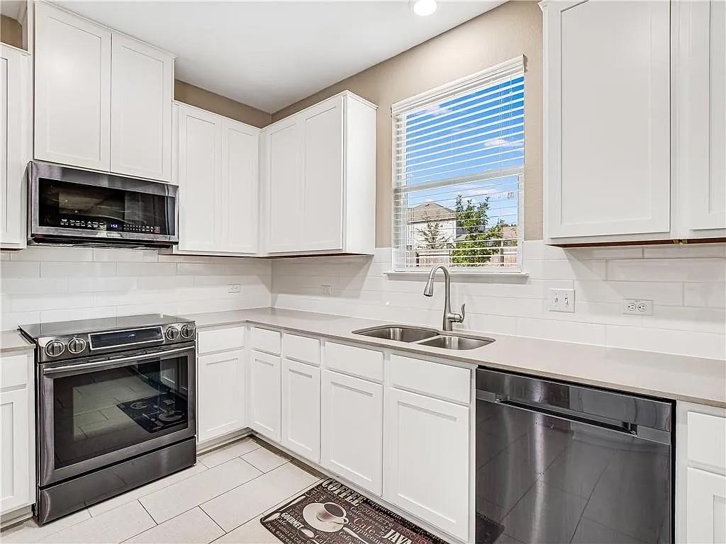 808 Sand Hill Branch Dr, Austin, TX 78748