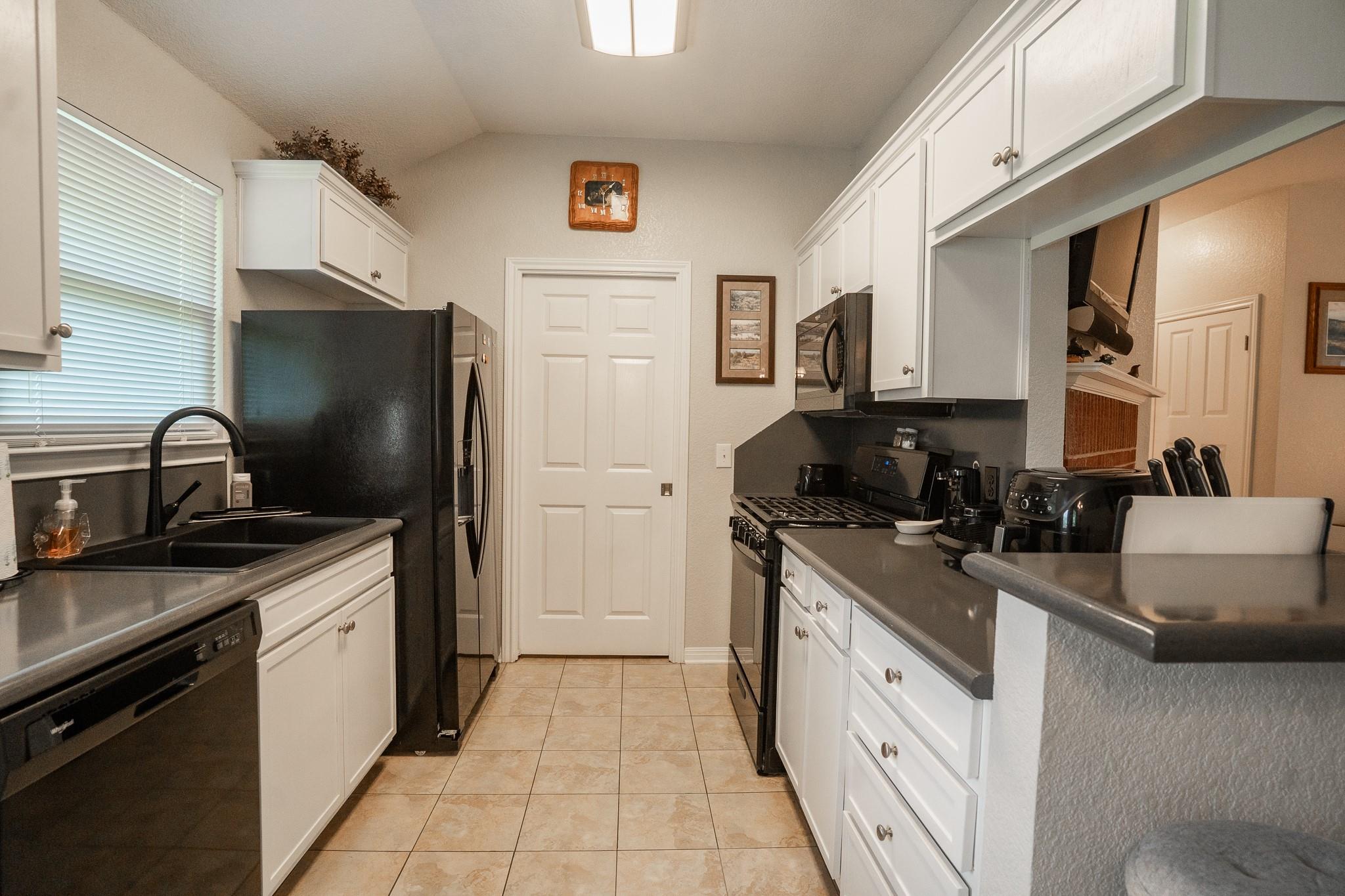 3209 Crystal Cir, Taylor, TX 76574