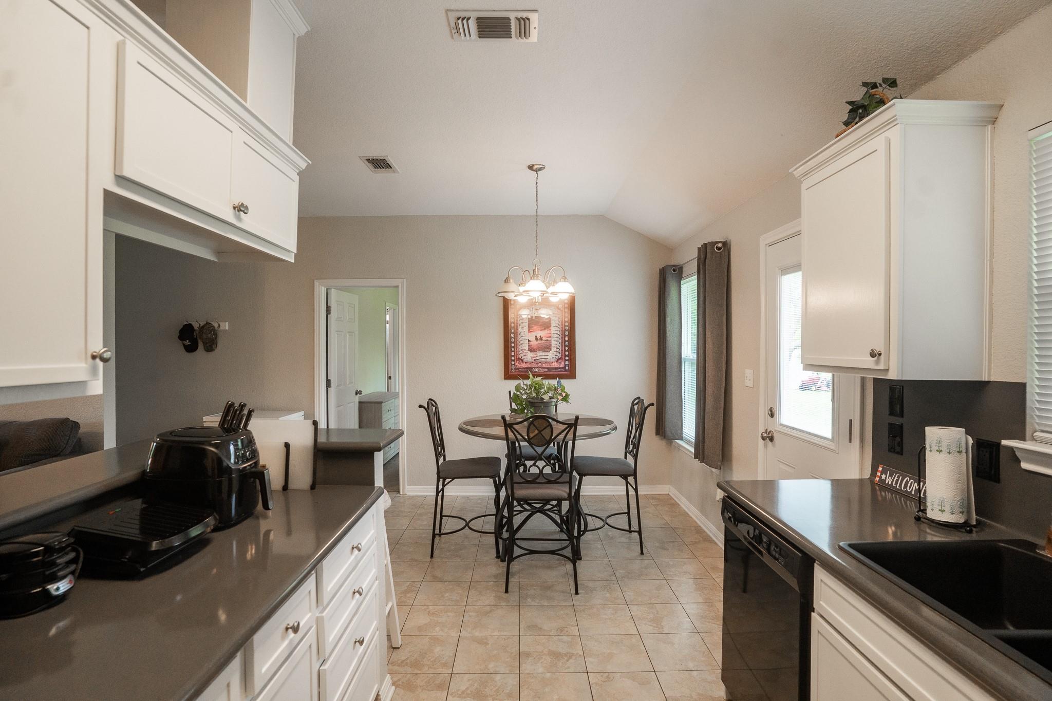 3209 Crystal Cir, Taylor, TX 76574