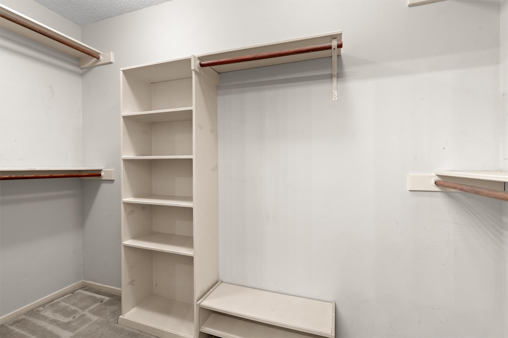 5724 N SCOUT ISLAND Cir, Austin, TX 78731