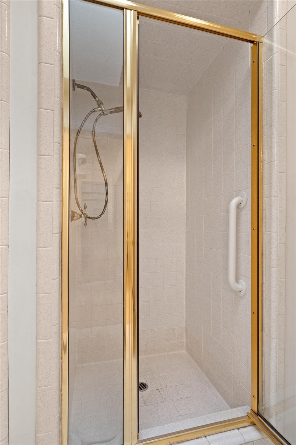 5724 N SCOUT ISLAND Cir, Austin, TX 78731