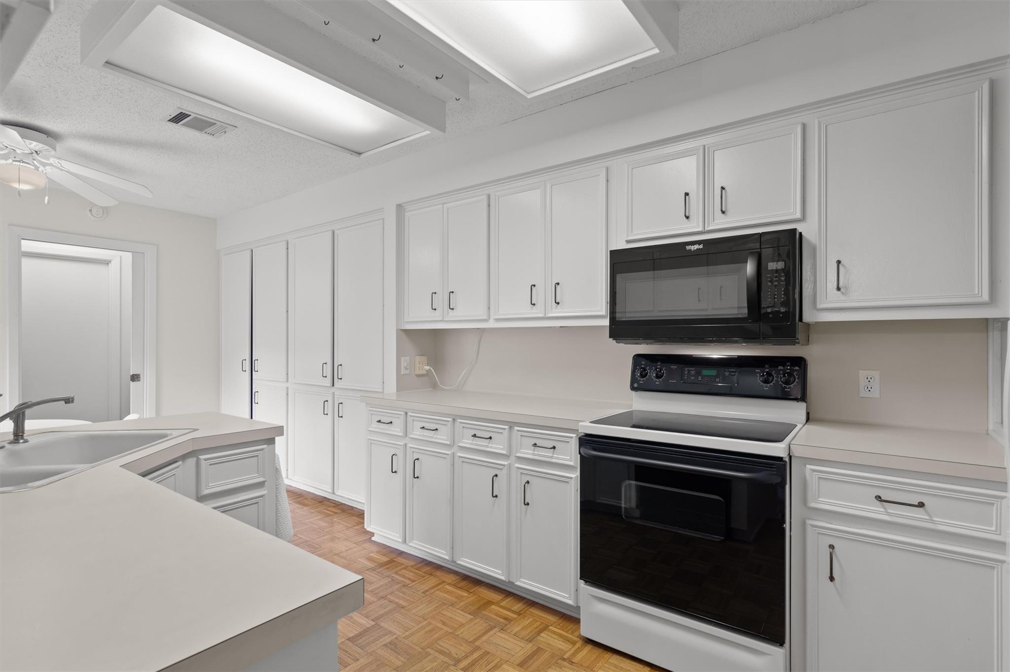 5724 N SCOUT ISLAND Cir, Austin, TX 78731