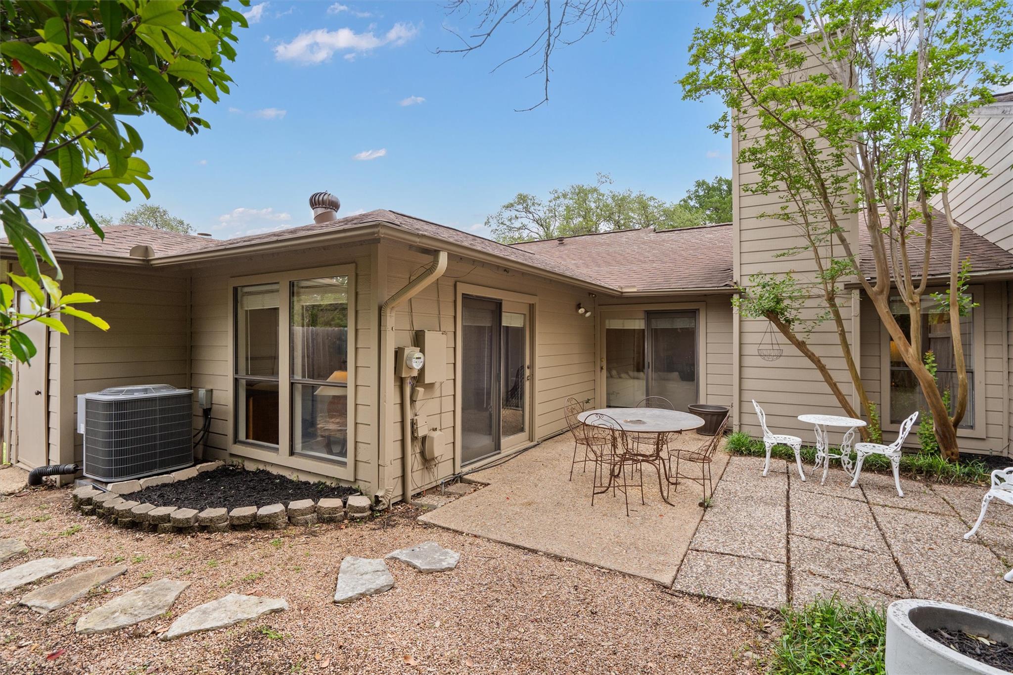 5724 N SCOUT ISLAND Cir, Austin, TX 78731