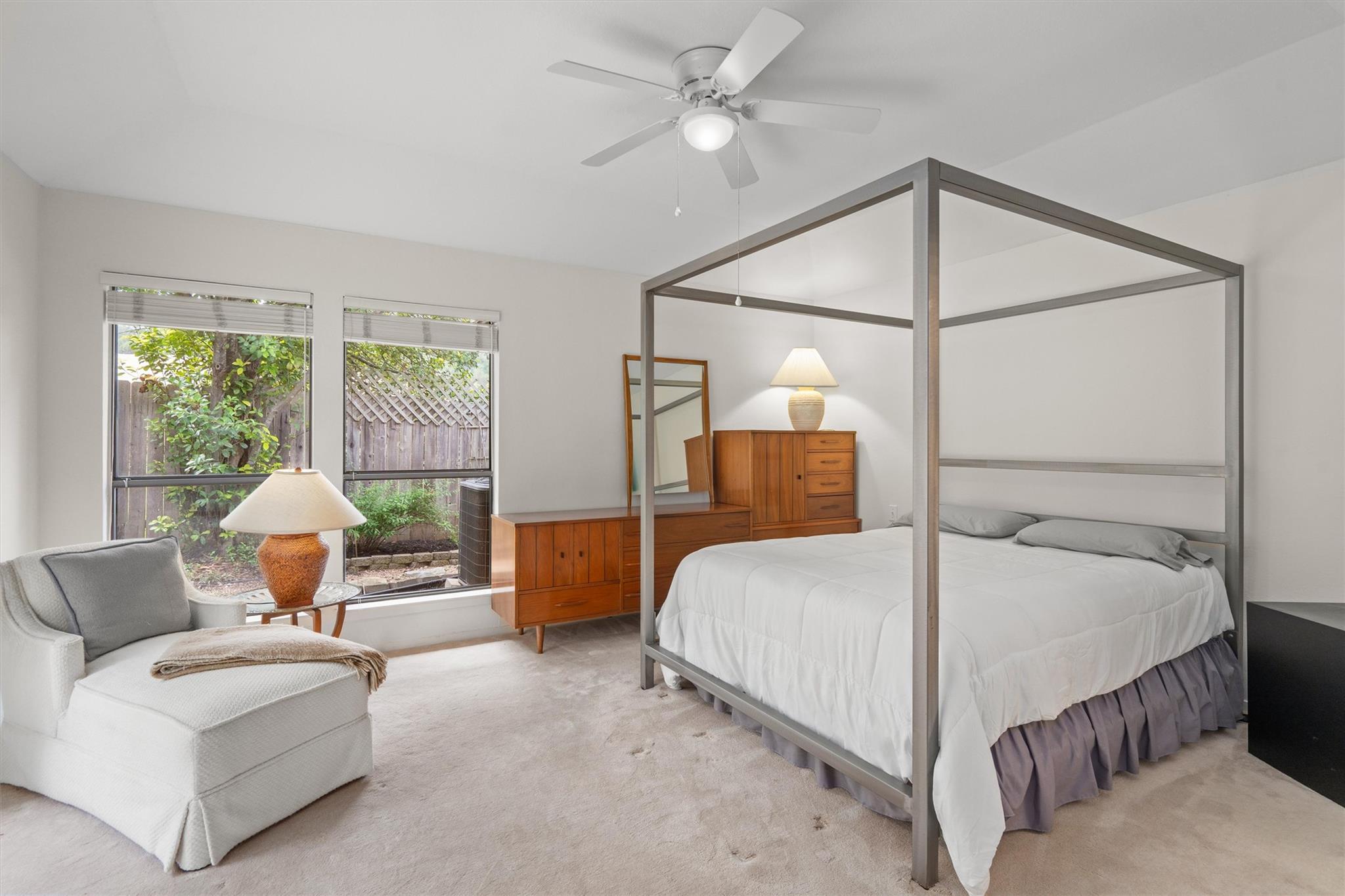 5724 N SCOUT ISLAND Cir, Austin, TX 78731