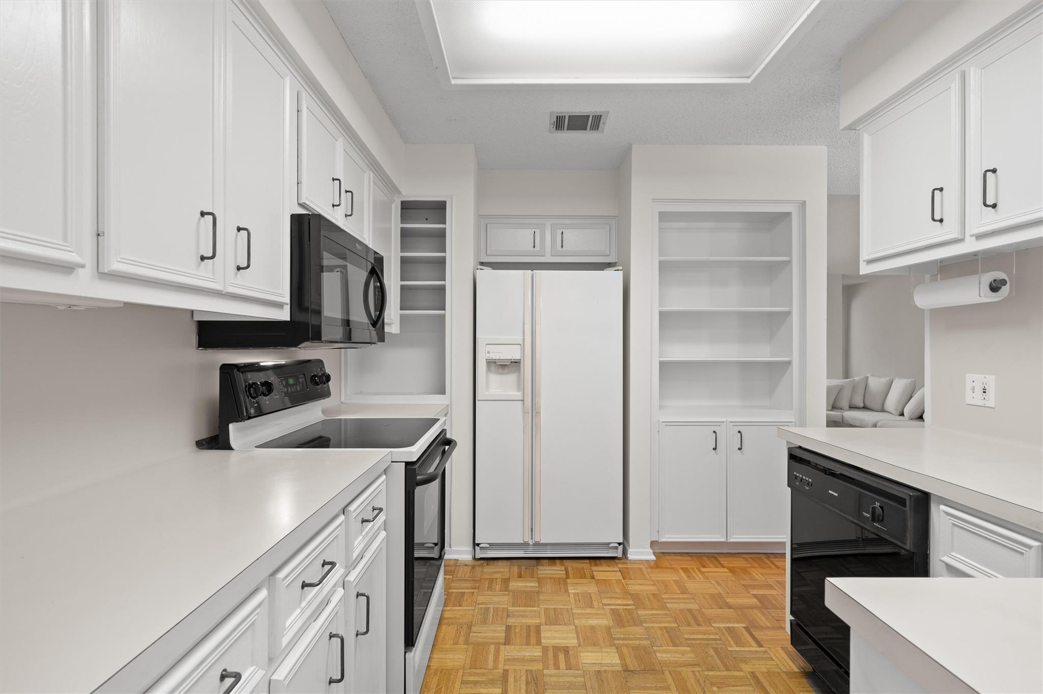 5724 N SCOUT ISLAND Cir, Austin, TX 78731