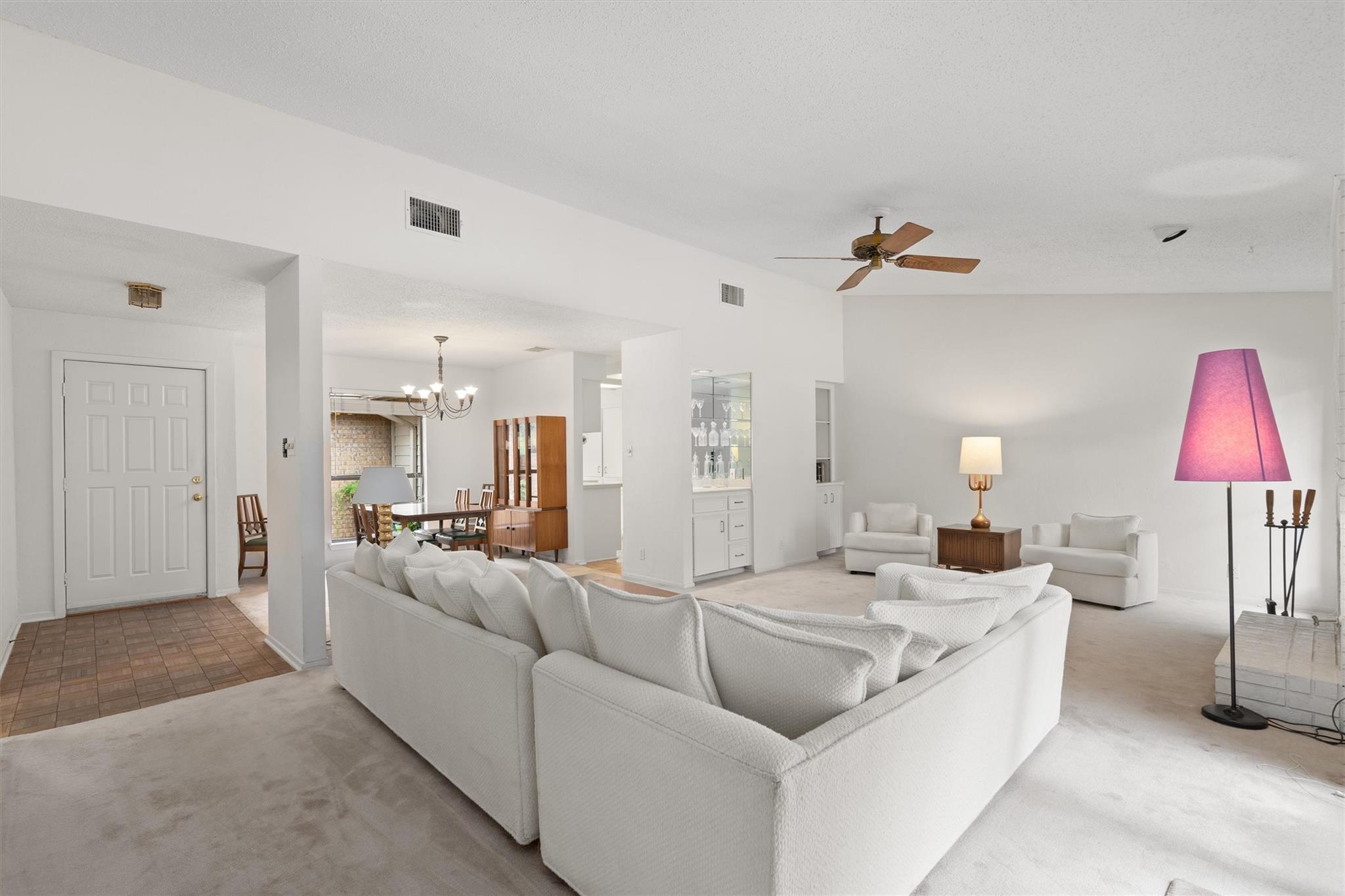 5724 N SCOUT ISLAND Cir, Austin, TX 78731