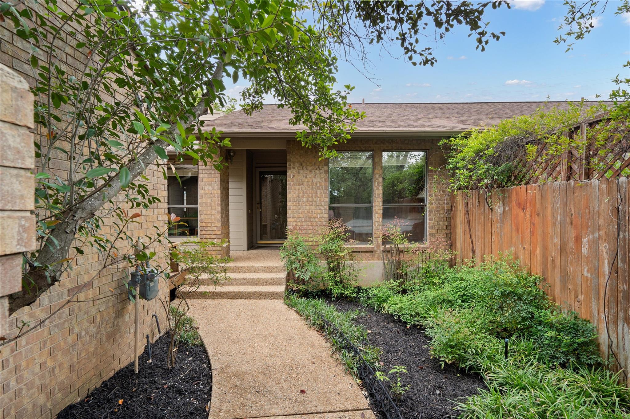 5724 N SCOUT ISLAND Cir, Austin, TX 78731