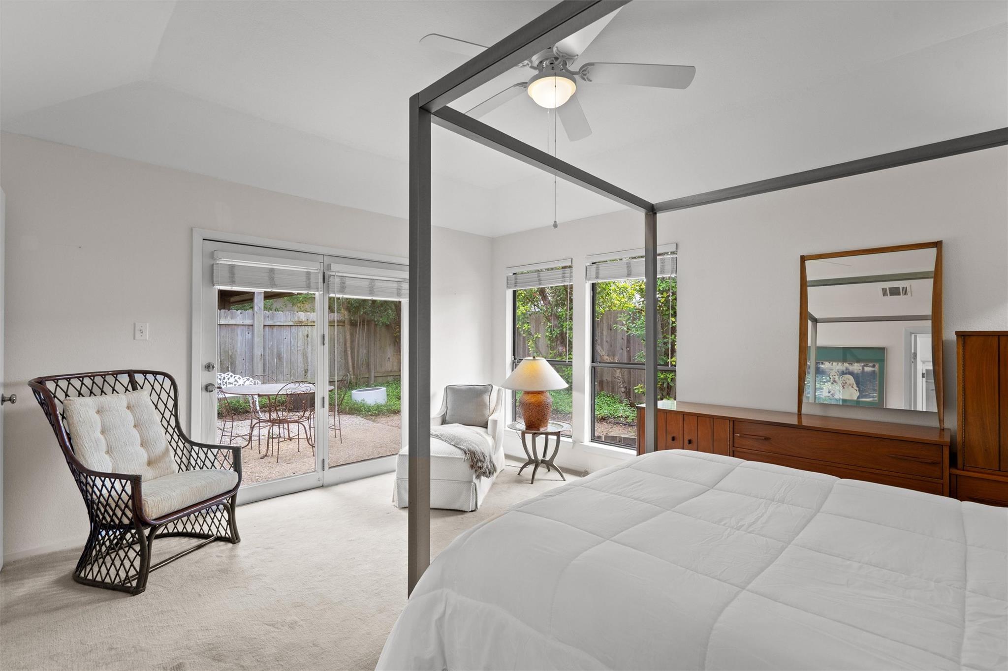 5724 N SCOUT ISLAND Cir, Austin, TX 78731