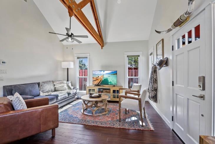241 Haydon St, Dripping Springs, TX 78620