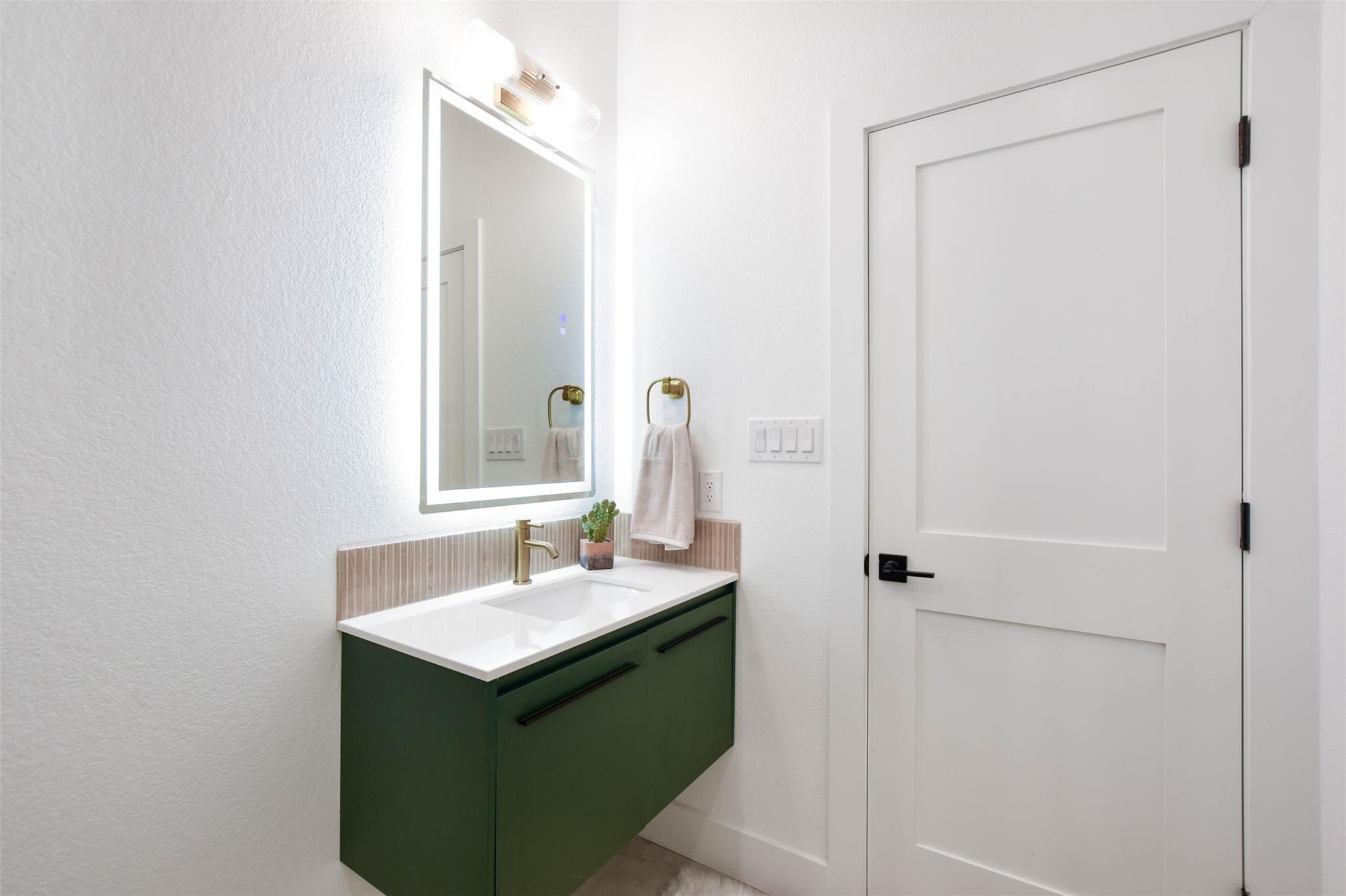 10901 W Lakeview Dr, Jonestown, TX 78645