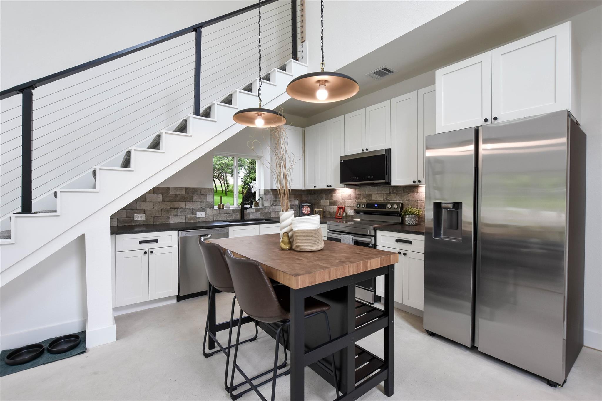 10901 W Lakeview Dr, Jonestown, TX 78645