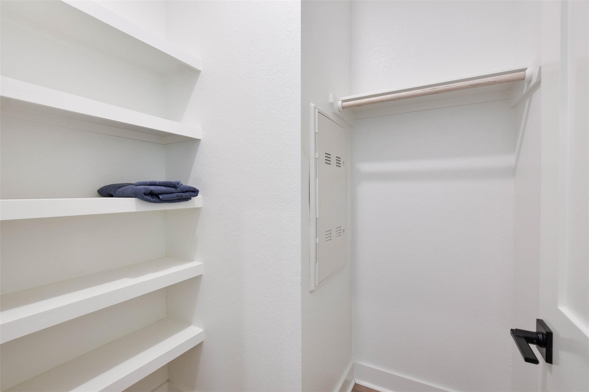 10901 W Lakeview Dr, Jonestown, TX 78645