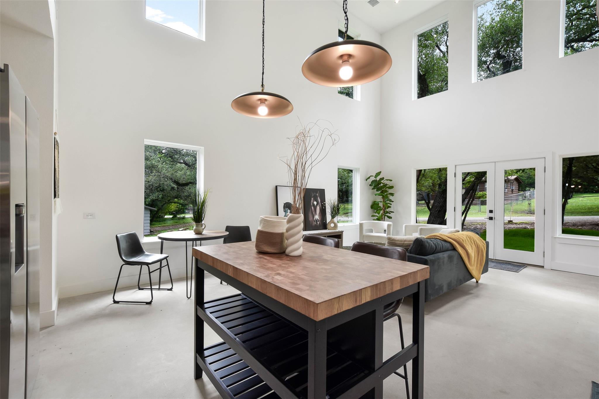 10901 W Lakeview Dr, Jonestown, TX 78645