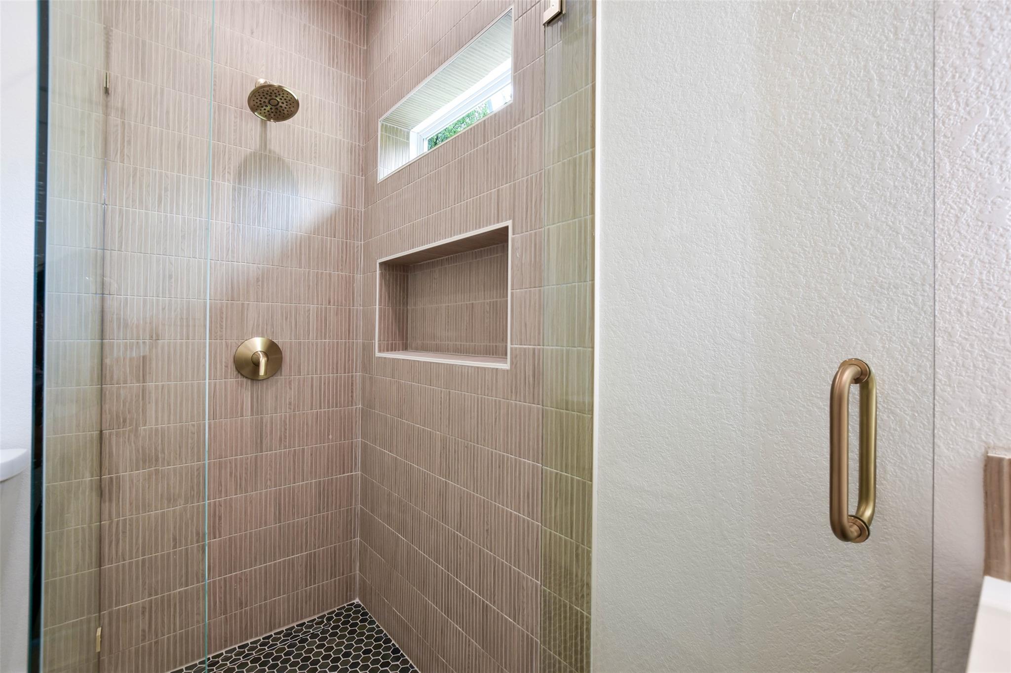 10901 W Lakeview Dr, Jonestown, TX 78645