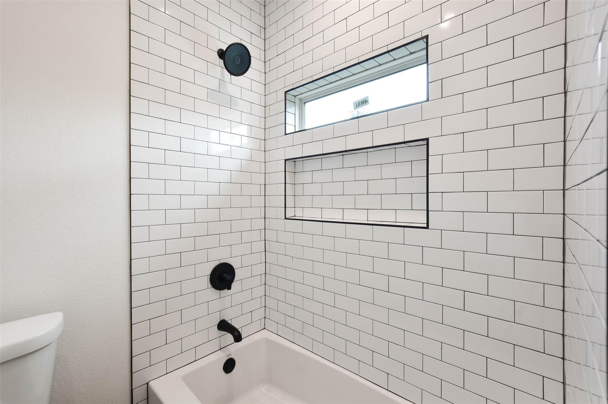 10901 W Lakeview Dr, Jonestown, TX 78645