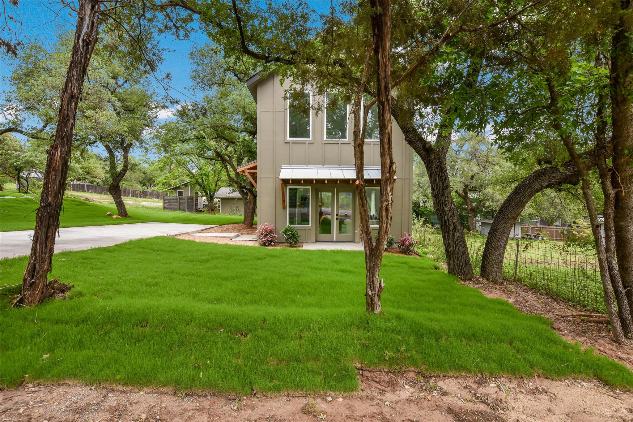 10901 W Lakeview Dr, Jonestown, TX 78645