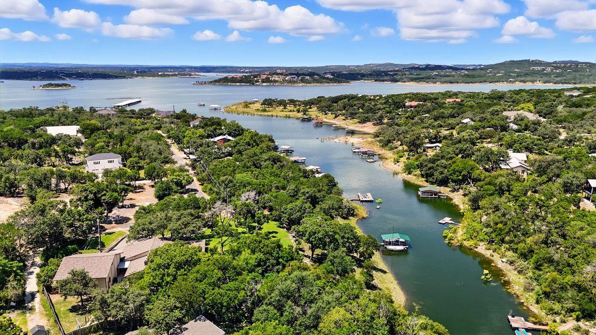 8023 Lakeview St, Volente, TX 78641