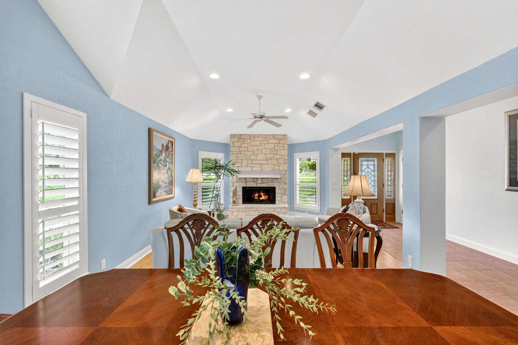 17 Stillmeadow Dr, The Hills, TX 78738