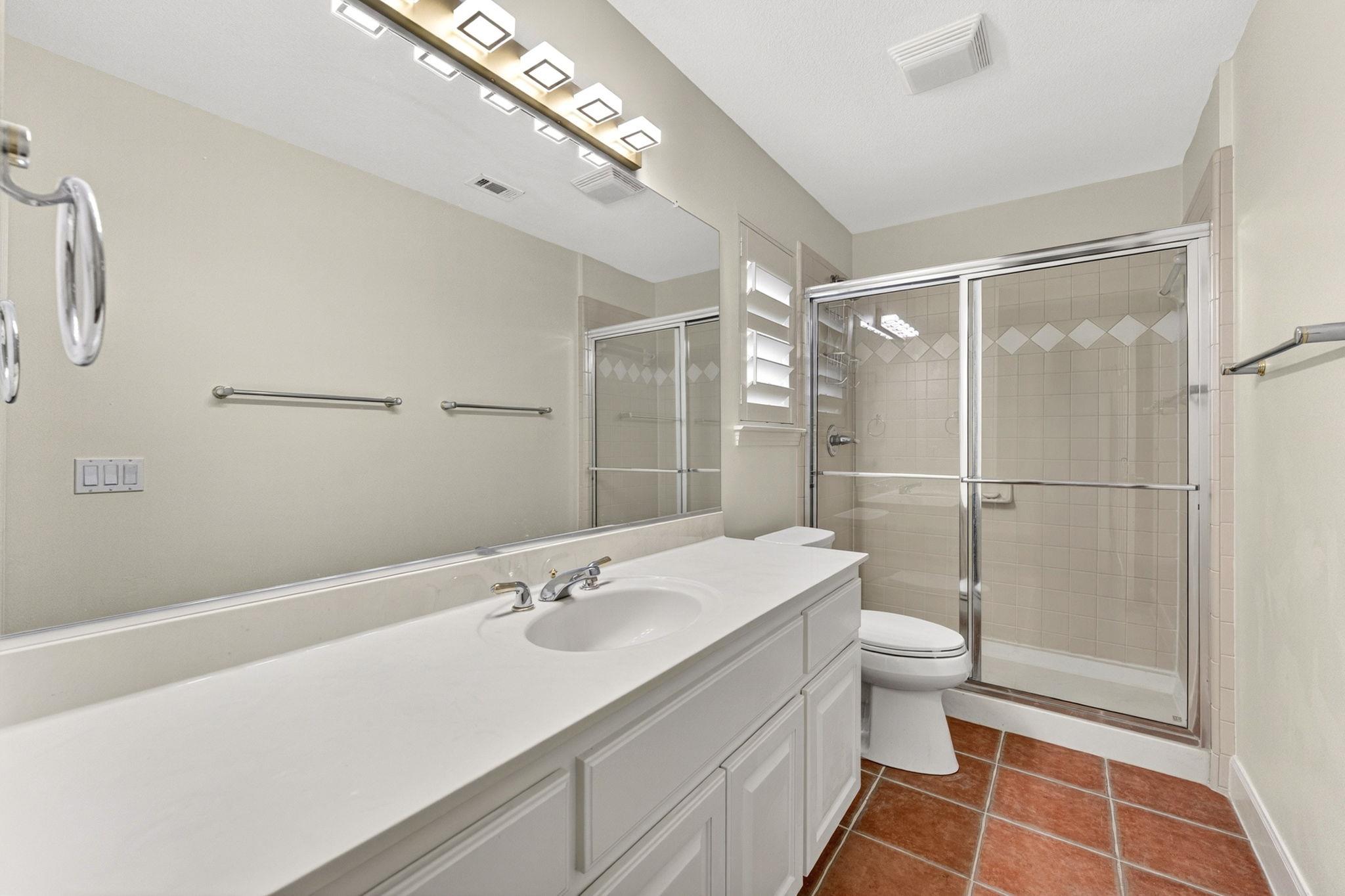 17 Stillmeadow Dr, The Hills, TX 78738