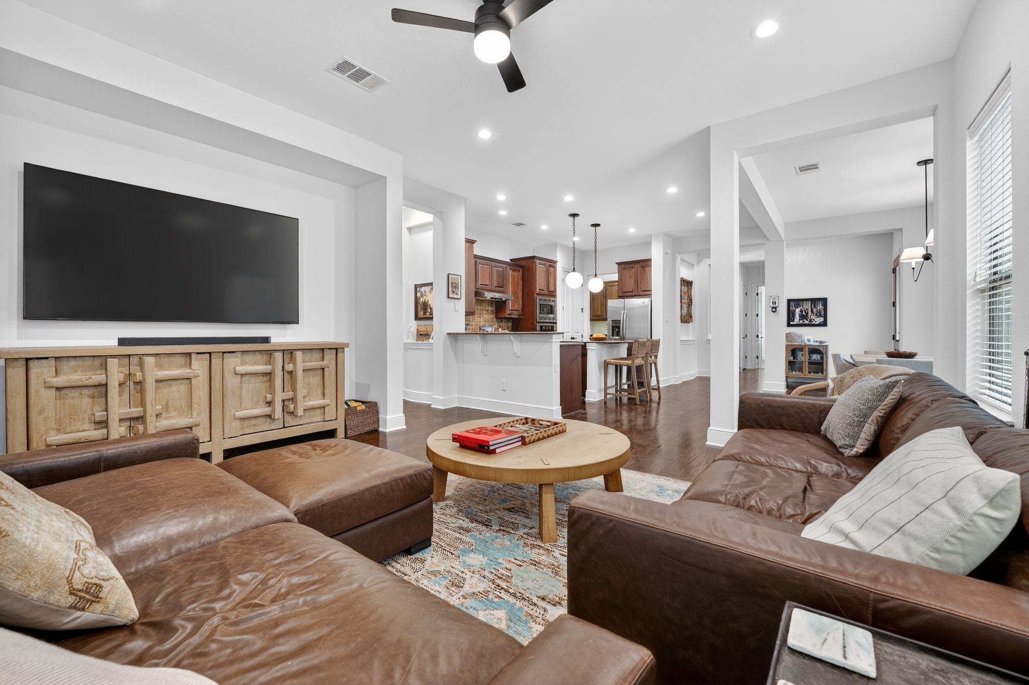 14 PRESTONWOOD Cir, Lakeway, TX 78734