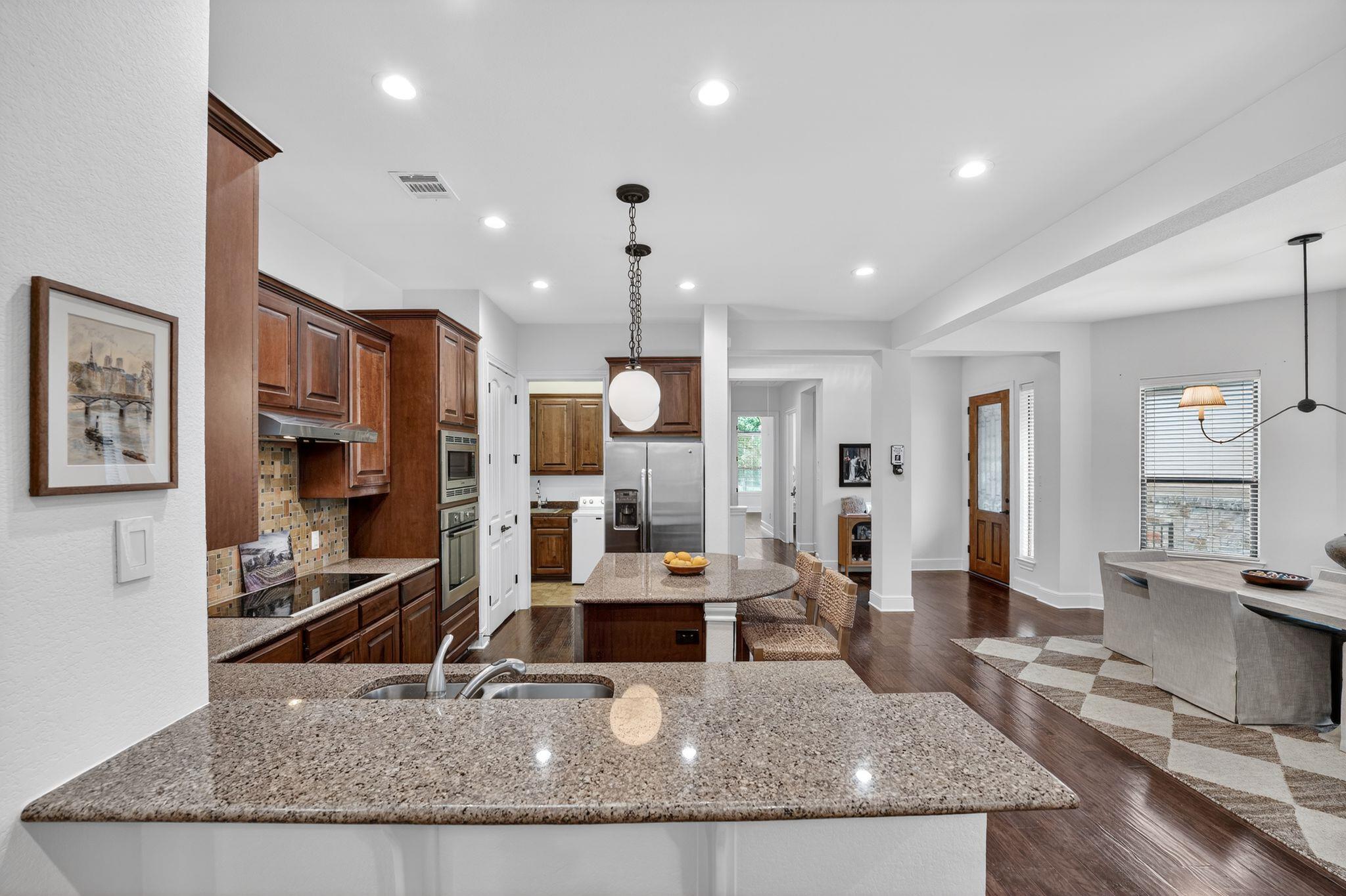 14 PRESTONWOOD Cir, Lakeway, TX 78734